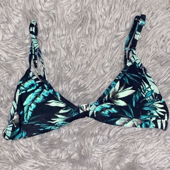 Bikini - Picture 2 of 3